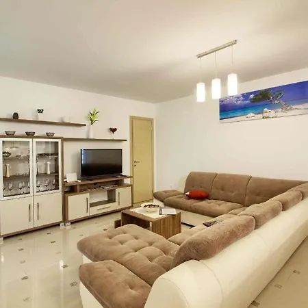 Holiday home Mit Privatpool Fuer 10 Personen Ca 200 Qm In Banjole, Istrien Istrische Riviera
