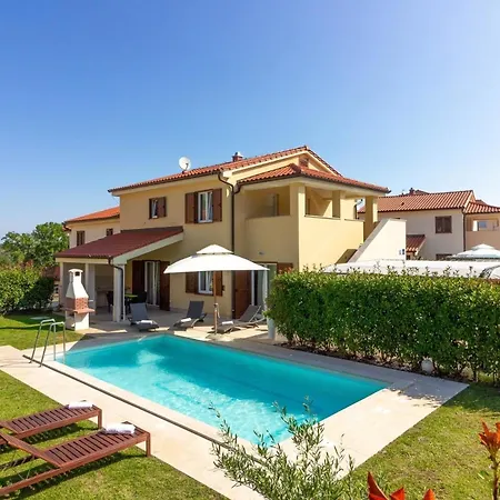 Mit Privatpool Fuer 10 Personen Ca 200 Qm In Banjole, Istrien Istrische Riviera Holiday home Banjole
