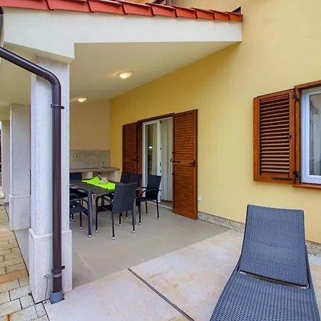 Holiday home Mit Privatpool Fuer 10 Personen Ca 200 Qm In Banjole, Istrien Istrische Riviera Banjole