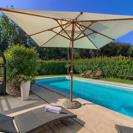 Holiday home Mit Privatpool Fuer 10 Personen Ca 200 Qm In Banjole, Istrien Istrische Riviera Banjole